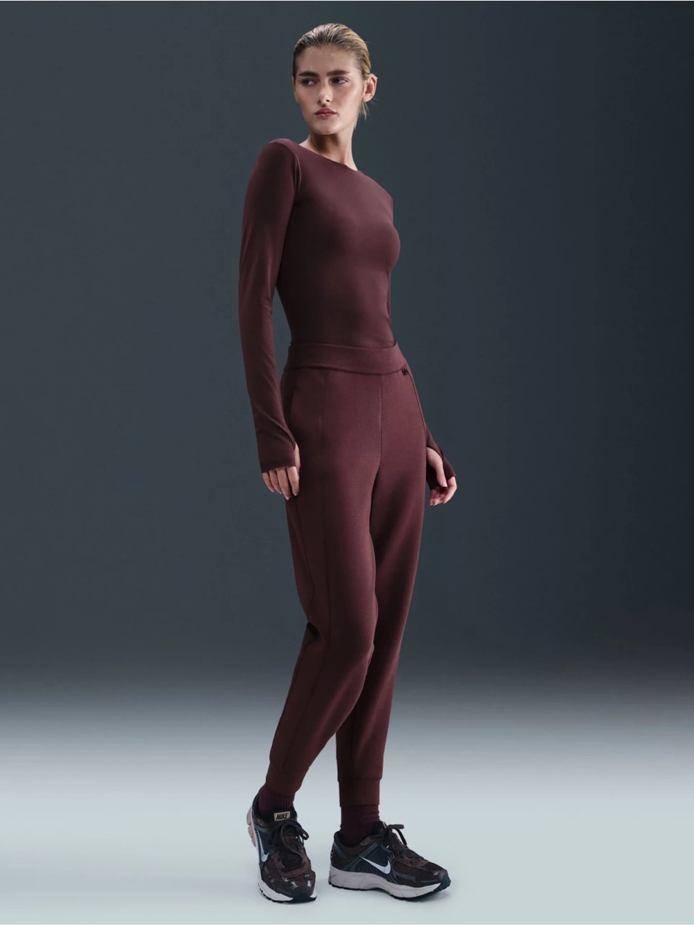 Nike Women's soft Jogger Pants - Burgundy